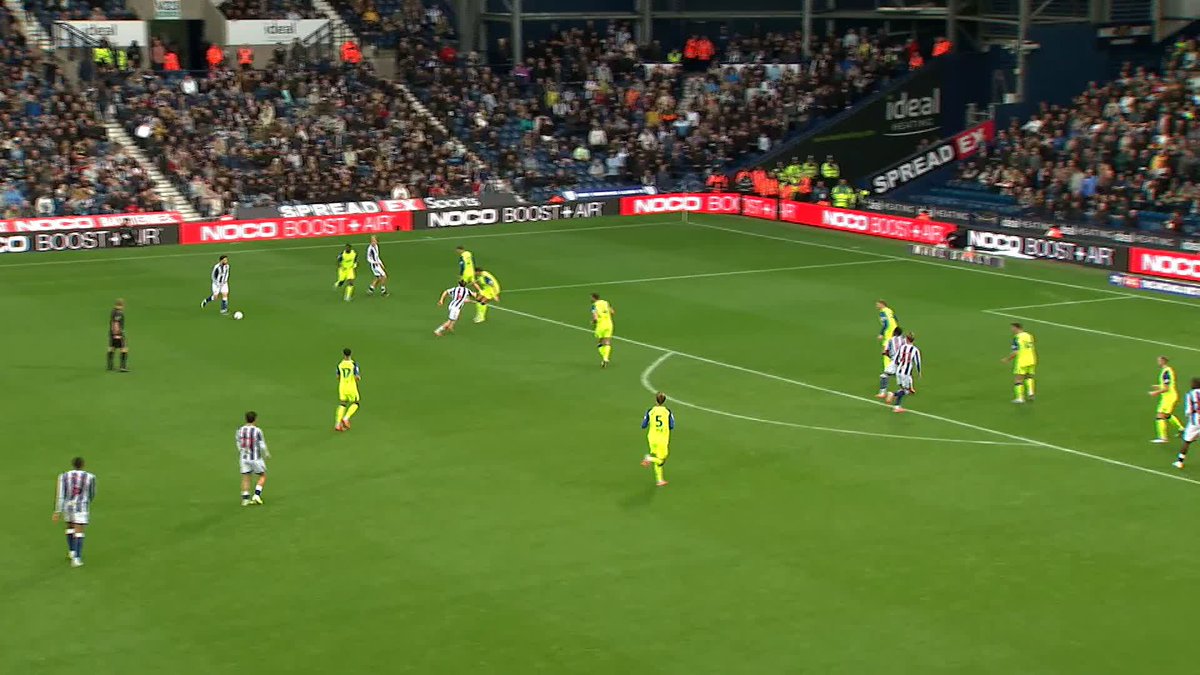 25 YARDS OUT FROM MIKEY JOHNSTON!! 🤯🤯