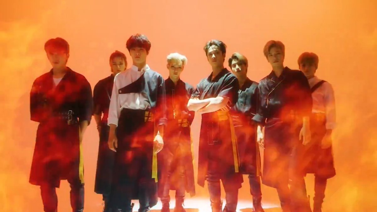 I vote for #StrayKids. 1 repost = 1 #2025MAMAVOTE