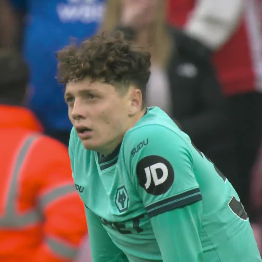 Vlastní gól Ladislava Krejčího 😧 Smolný moment českého obránce završil porážku Wolves se Sunderlandem. 🤷‍♂️ #SUNWOL – 2:0