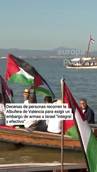 Decenas de personas recorren la Albufera de Valencia para exigir un embargo de armas a Israel "integral y efectivo"