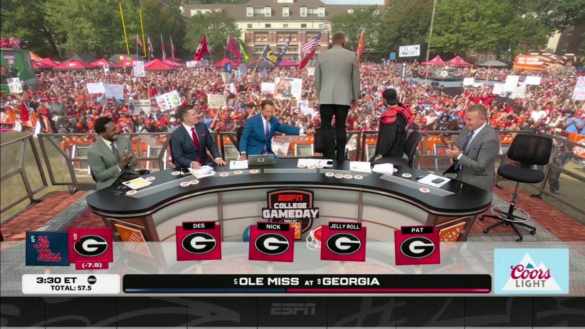 .Pat McAfee with the ELECTRIC pick for Georgia 🔥 (📹: College GameDay)