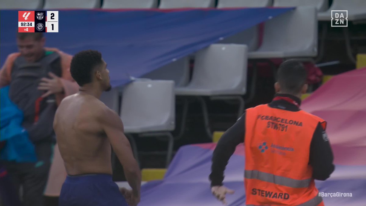 PARA DESATAR LA LOCURA 💥 PARA PONERSE LÍDER 🥇 PARA DAR UN PUÑETAZO EN LA MESA ANTES DE LA VISITA AL BERNABÉU 👊🏻 El gol de Araújo en el 93 que significó la victoria del Barça ante el Girona ELCLÁSICO y todo el fútbol de DAZN… ¡POR SOLO 9,99€! 🔗