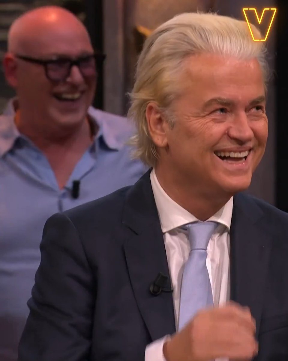 René van der Gijp haalt mes om taart te snijden: 'Die bewaker van Wilders wordt helemaal gek!' 😅😅 #vandaaginside