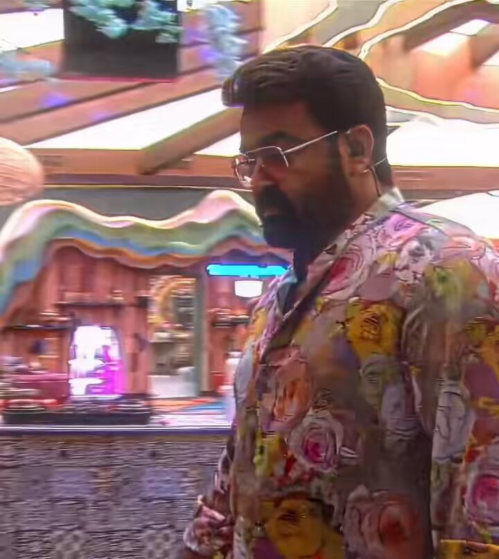 Mohanlal was pretending to clean, whereas #SalmanKhan was doing wholeheartedly without ego or attitude