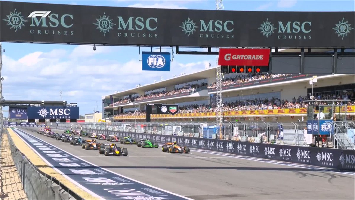 The moment Lando Norris and Oscar Piastri CRASHED OUT of the US GP Sprint on the first corner! 😳