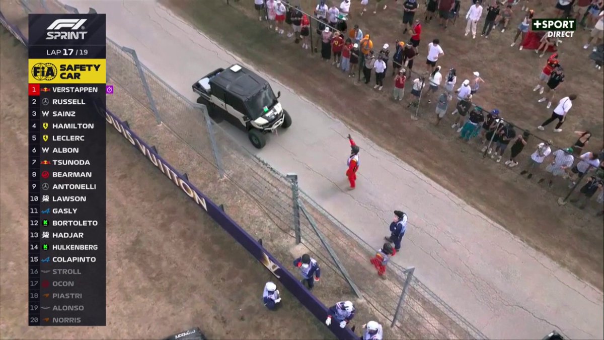 Accrochage entre Stroll et Ocon ❌ Le Canadien tire tout droit au premier virage et s'excuse auprès du Français. #USGP #F1