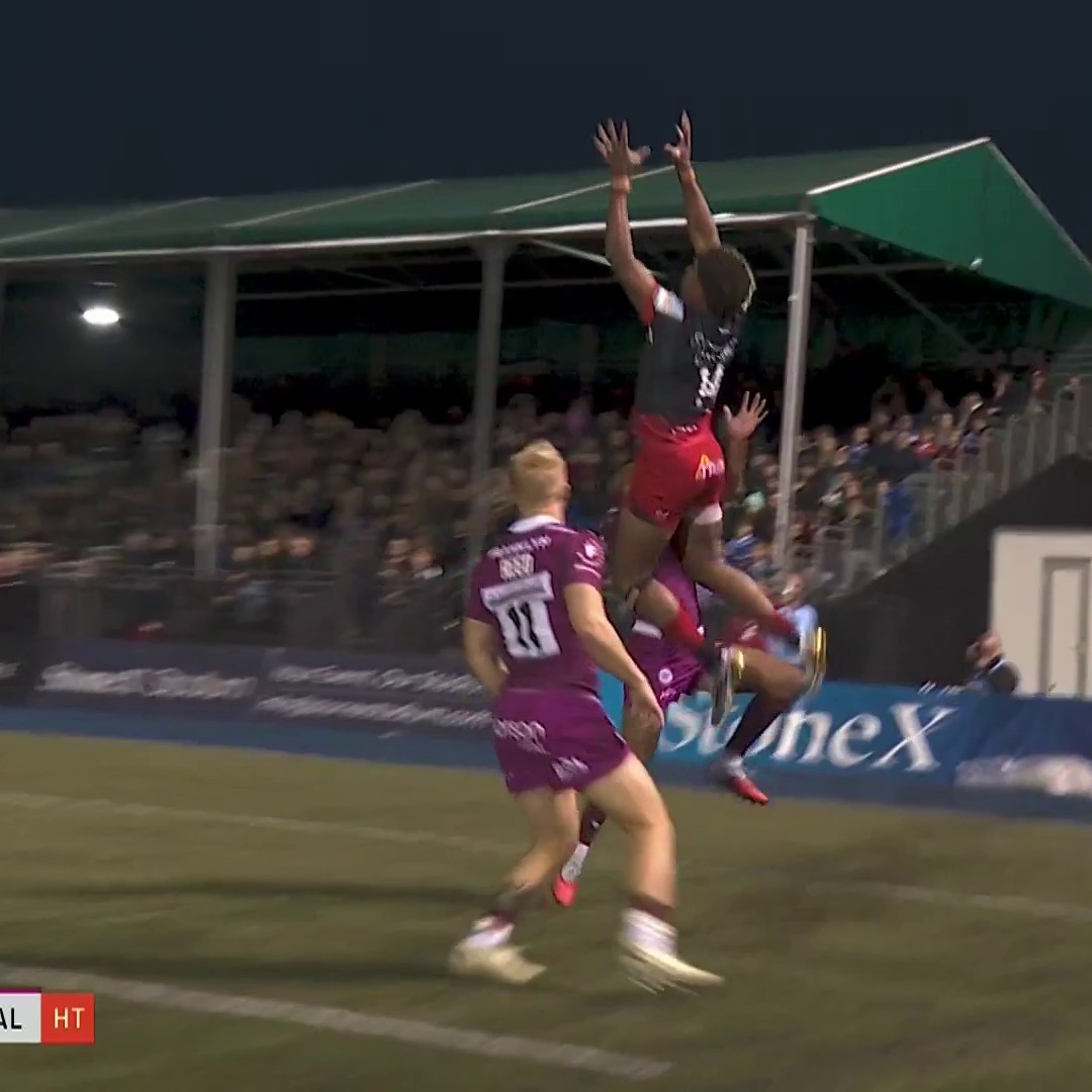 Noah Caluori has got INSANE verticals 🛩️ Sam Warburton can barely believe what he's watching from the 19-year-old flyer! 📺 @TNTSports &amp; @DiscoveryplusUK