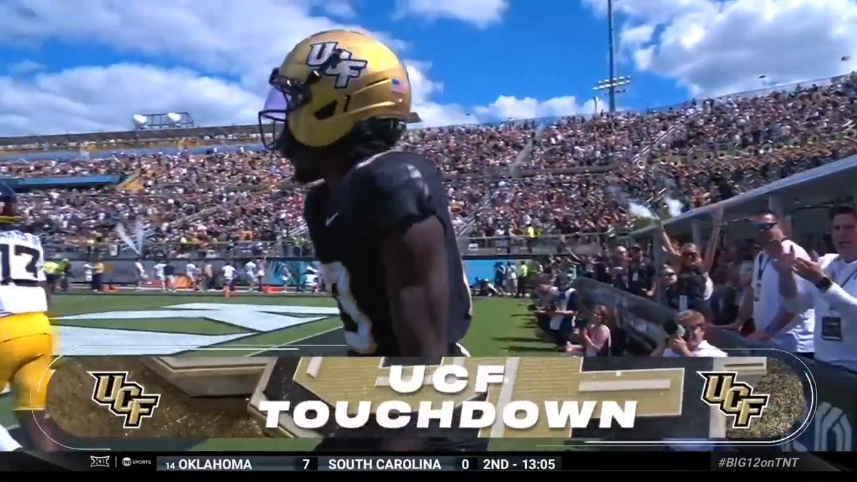 TAYVEN JACKSON ANOTHER 4TH DOWN TD 🤯 The UCF QB cooking up something special in the 1Q of this one 🔥