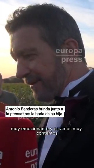 Antonio Banderas brinda junto a la prensa tras la boda de su hija: "Ha sido muy bonito, muy emocionante y estamos muy contentos"