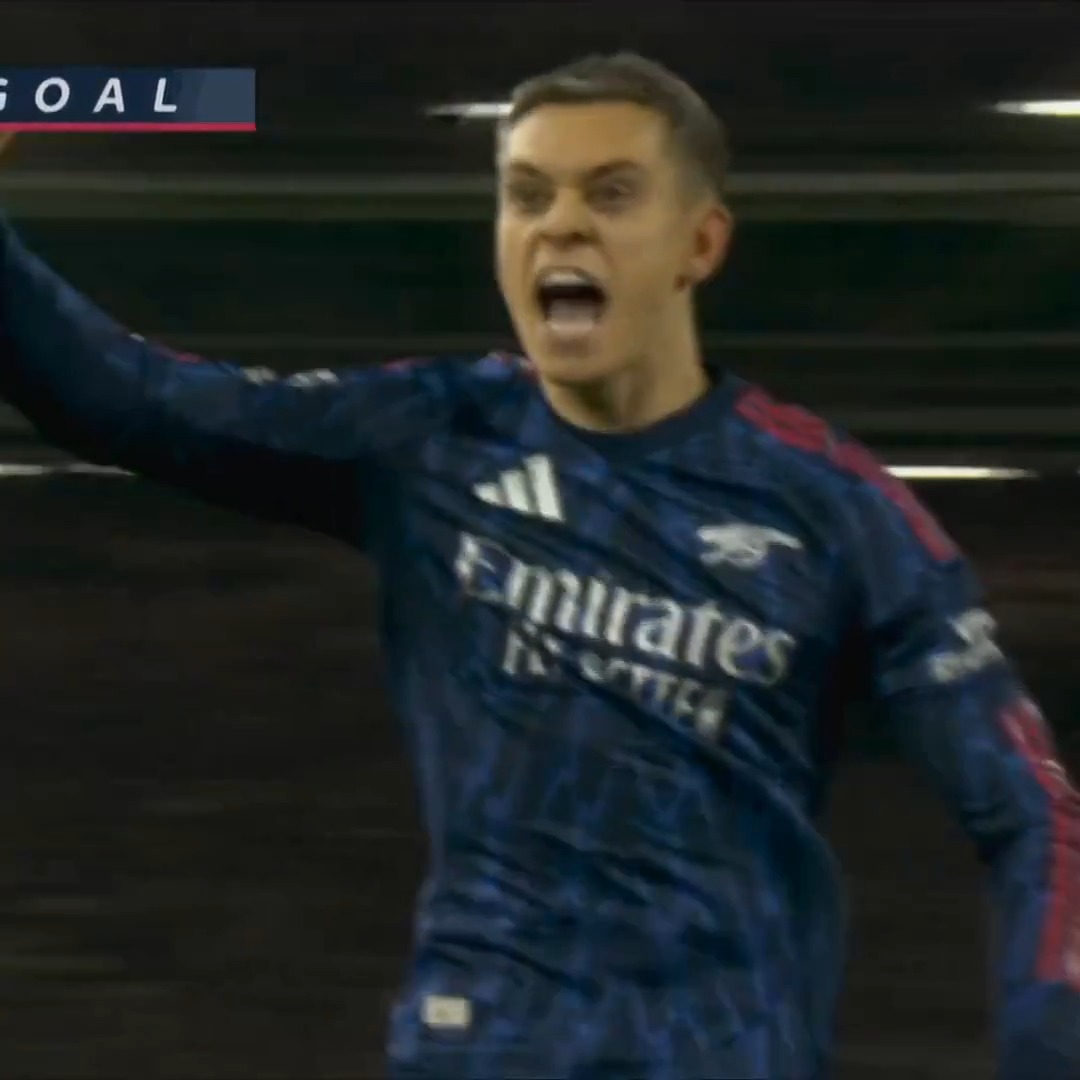 Leandro Trossard finds a BREAKTHROUGH at the back post for Arsenal. 💥