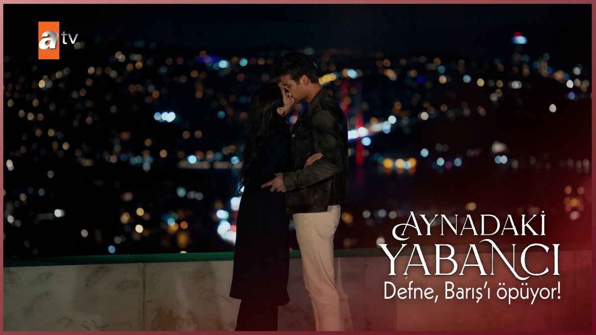 “Ona karşı hâlâ bir şey hissediyor musun?” Defne’nin öpücüğü hem itiraz, hem de cevap oluyor! #AynadakiYabancı atv