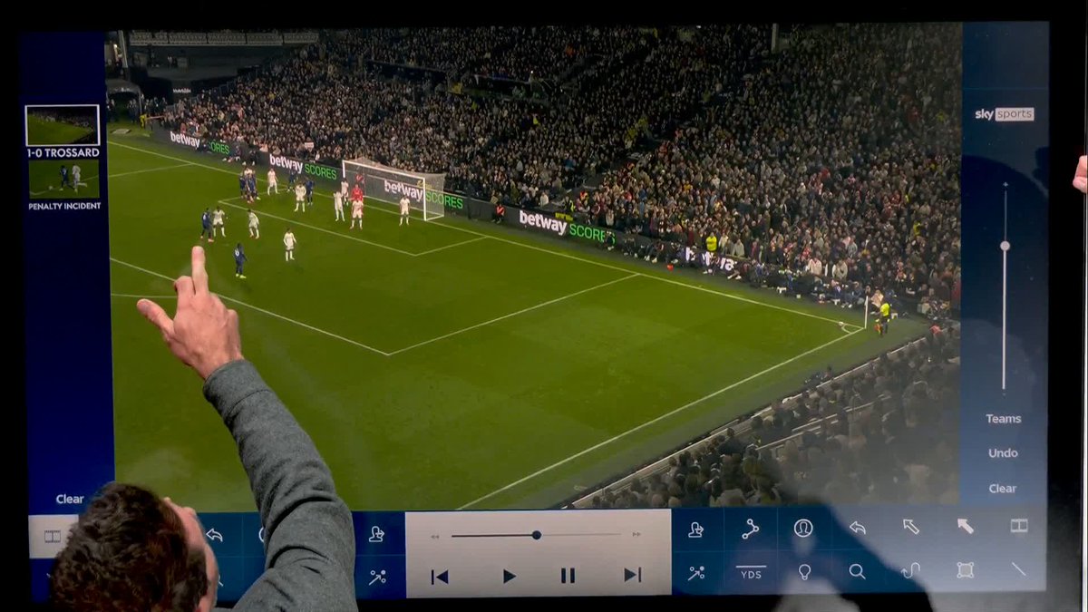 🗣️ "It's a complete mismatch!" Jamie Redknapp and Steve Sidwell analyse Arsenal's goal against Fulham from the corner 🔍