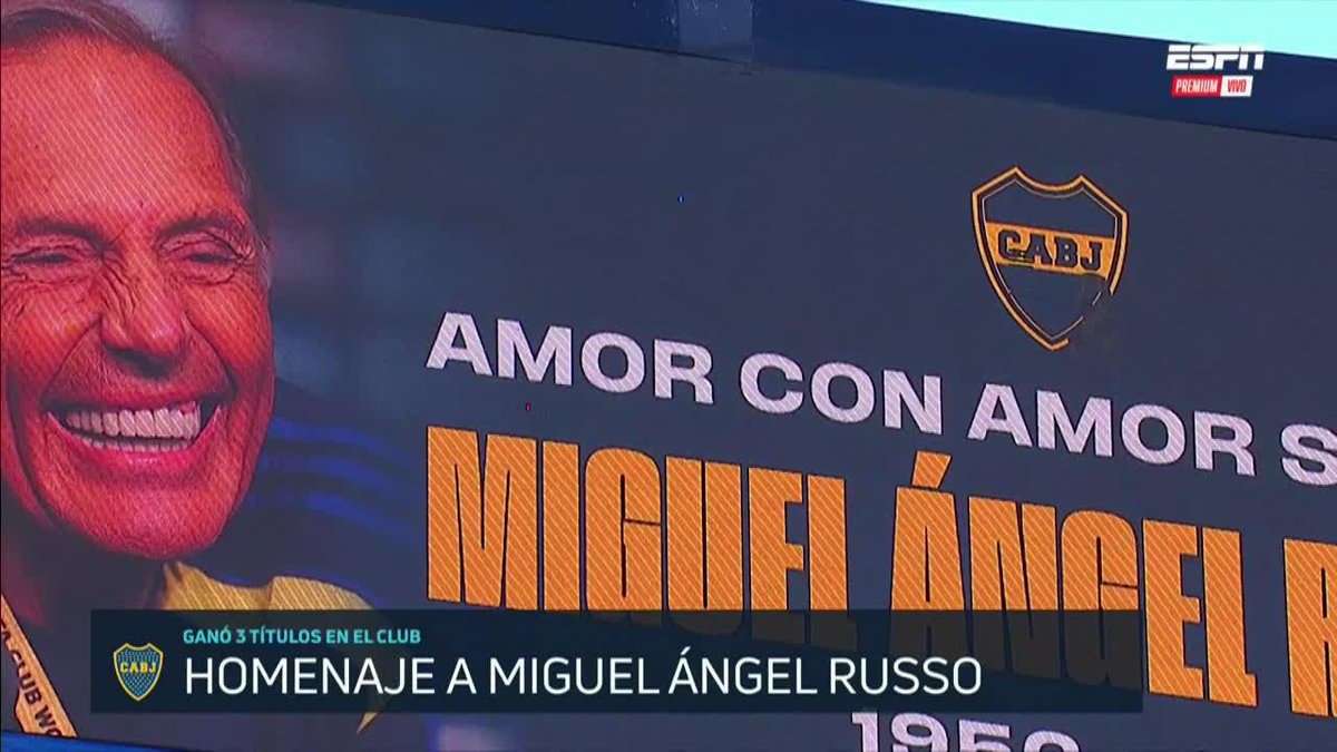 👏 OVACIÓN de #LaBombonera a MIGUEL ÁNGEL RUSSO cuando apareció en el cartel electrónico su imagen. “Muchas gracias Miguel, lo que hiciste por Boca no se olvida en la vida, vos nos diste la copa, nos diste alegrías”.