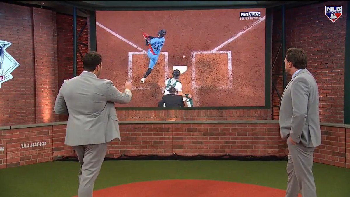 The Mariners escaped a jam in the 4th inning when Cal Raleigh ignited a bases loaded, inning-ending double play on a dribbler in front of the plate! Alex Avila and Jake Peavy bring it inside Studio 42 to break down how Seattle got out of the inning.