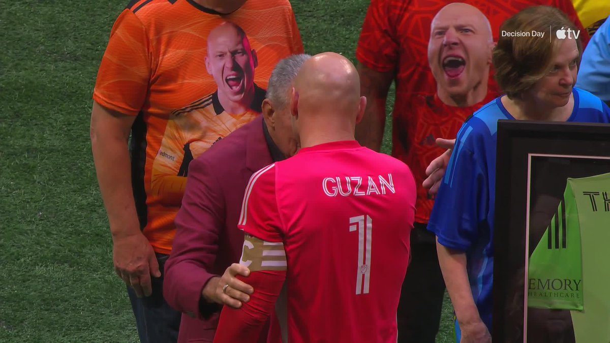 Thank you, brad guzan 🇺🇸 The Atlanta United FC legend honored before his final match of his illustrious career.