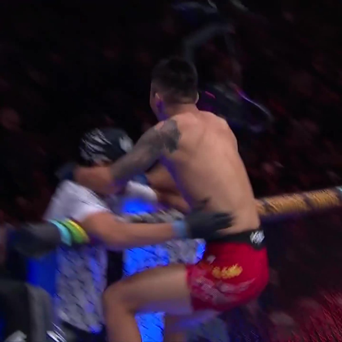 WHAT A RIGHT HAND ๐ฅ#UFCVancouver