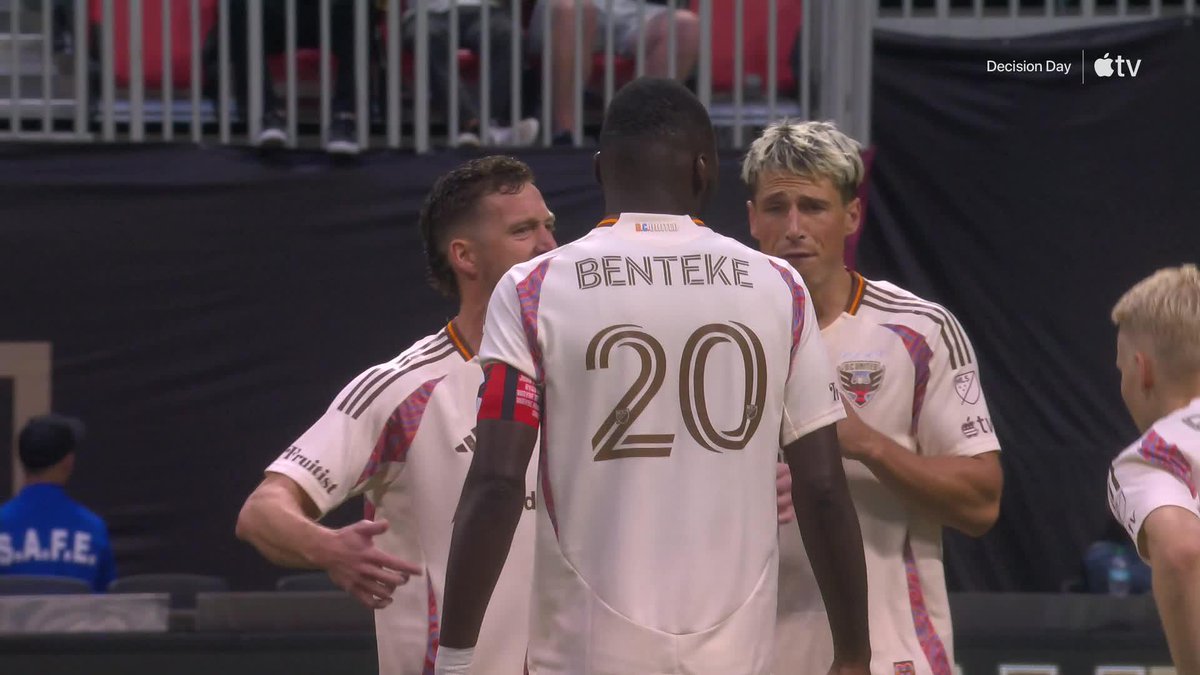 Miguel Almiron hit a sweet, sweet half-volley 😮💨 (via Major League Soccer)
