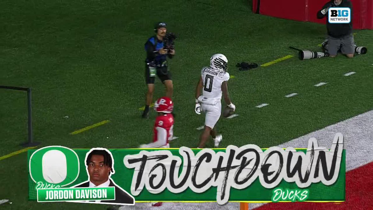 This was too easy for Oregon Football's Jordon Davison 🙌 📺: Big Ten Network