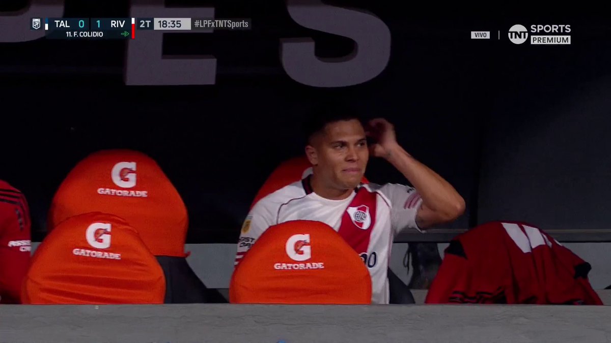 En todo su derecho está Juan Fernando Quintero. El 10 tiene que jugar los 90 minutos, más en un equipo que hace agua por todos lados.
