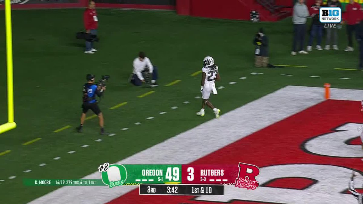 Dierre wants in on the fun! He goes for a 35-yard touchdown run and the Ducks have a 56-3 lead. #GoDucks x Dierre Hill Jr 📺: Big Ten Network