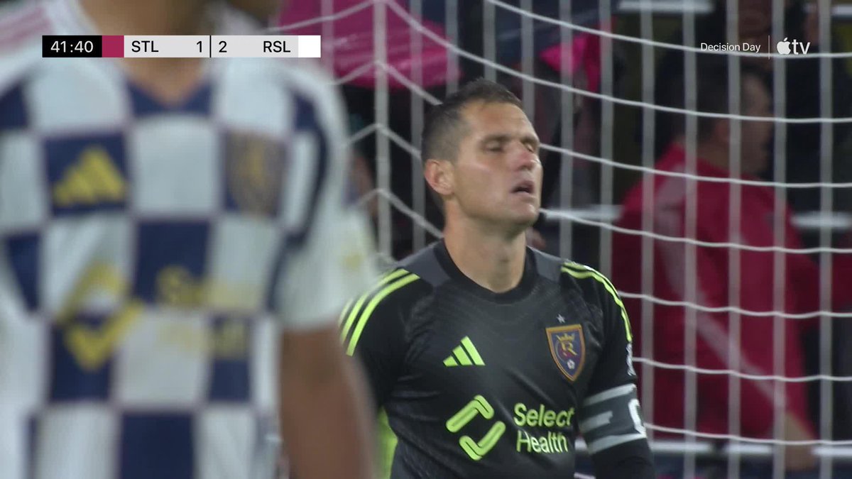 Eduard Löwen buries it from the spot to pull one back for St Louis CITY SC. 🎯