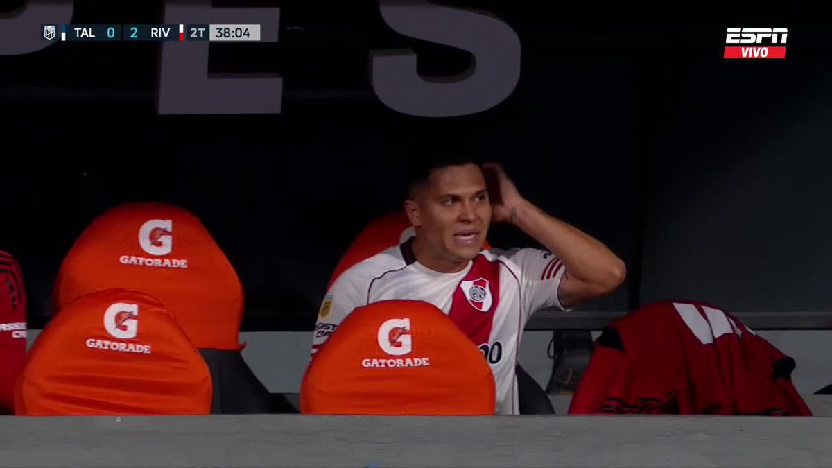 🤬🤯 “SIEMPRE LA MISMA MIERDA”. El ENOJO de Juan Fernando Quintero tras ser sustituido al minuto 64 del partido de River vs Talleres. Clarito lo que dijo Juanfer. Gallardo lo pone para que lo salve o lo termina sacando porque no confía en él.