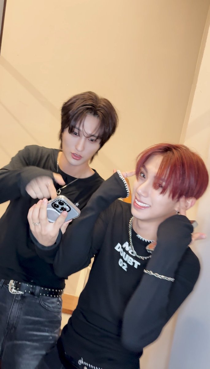 Irony한 이찬&amp;해리준과 #Ironychallenge 🤷‍♂️❔️ #다크비 #DKB #이찬 #E_CHAN #해리준 #HARRY_JUNE #Emotion #Irony #아이러니 #Ironychallenge #아이러니챌린지 #틱톡 #TikTok