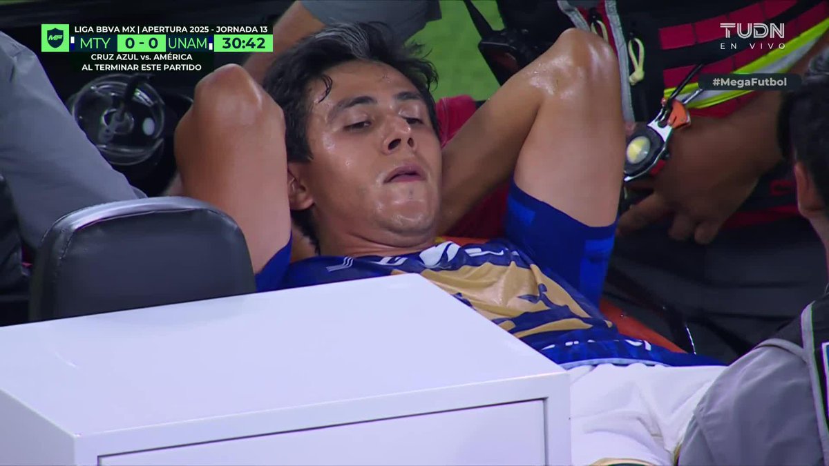 JJ Macías duró 2 años lesionado de los ligamentos, le fue mal en Santos, estuvo 6 meses más sin jugar, y cuando parecía que estaba tomando un segundo aire con Pumas, se lesiona. Desafortunadamente el retiro ya tendría que ser una opción para él…