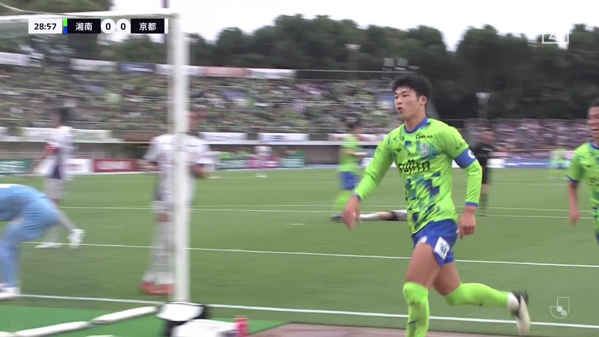 強い気持ちが得点に結びつく🔥 #中野伸哉 が高い位置でインターセプト ラストパスをフリーの #鈴木章斗 が 確実に撃ち抜いた！ ホームの湘南がエースのゴールで先制！ 🏆明治安田J1リーグ第34節 🆚湘南×京都 📺#DAZN LIVE配信中 #Jみようぜ #Jリーグ #だったらDAZN #湘南京都