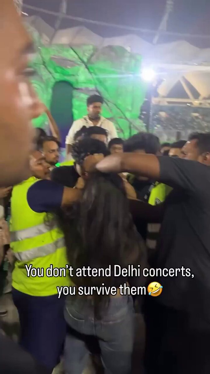 Man vs woman fight at Travis Scott concert in Delhi. Look at all of them holding the man while the female is free to pull his hair