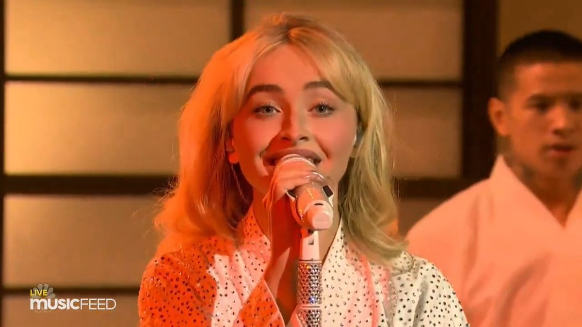 PRIMEIRA PERFORMANCE DE NOBODY’S SON SABRINAAAAA