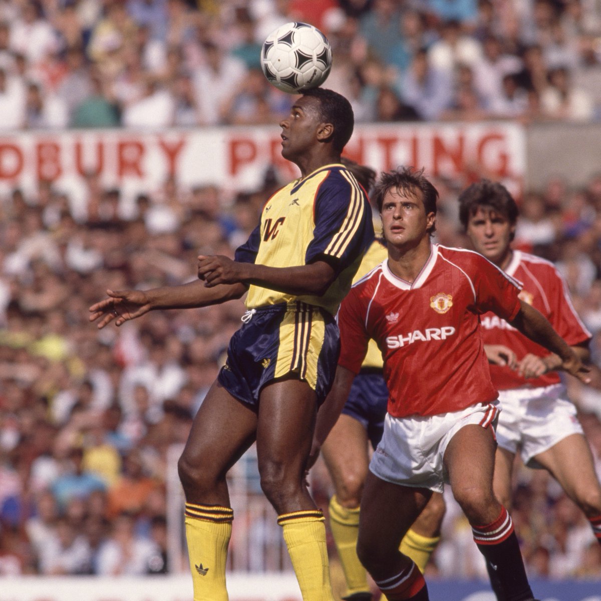 📅 On this day in 1991.. A moment of magic from one of our own at Old Trafford 🤩 Missing you always, David Rocastle ❤️
