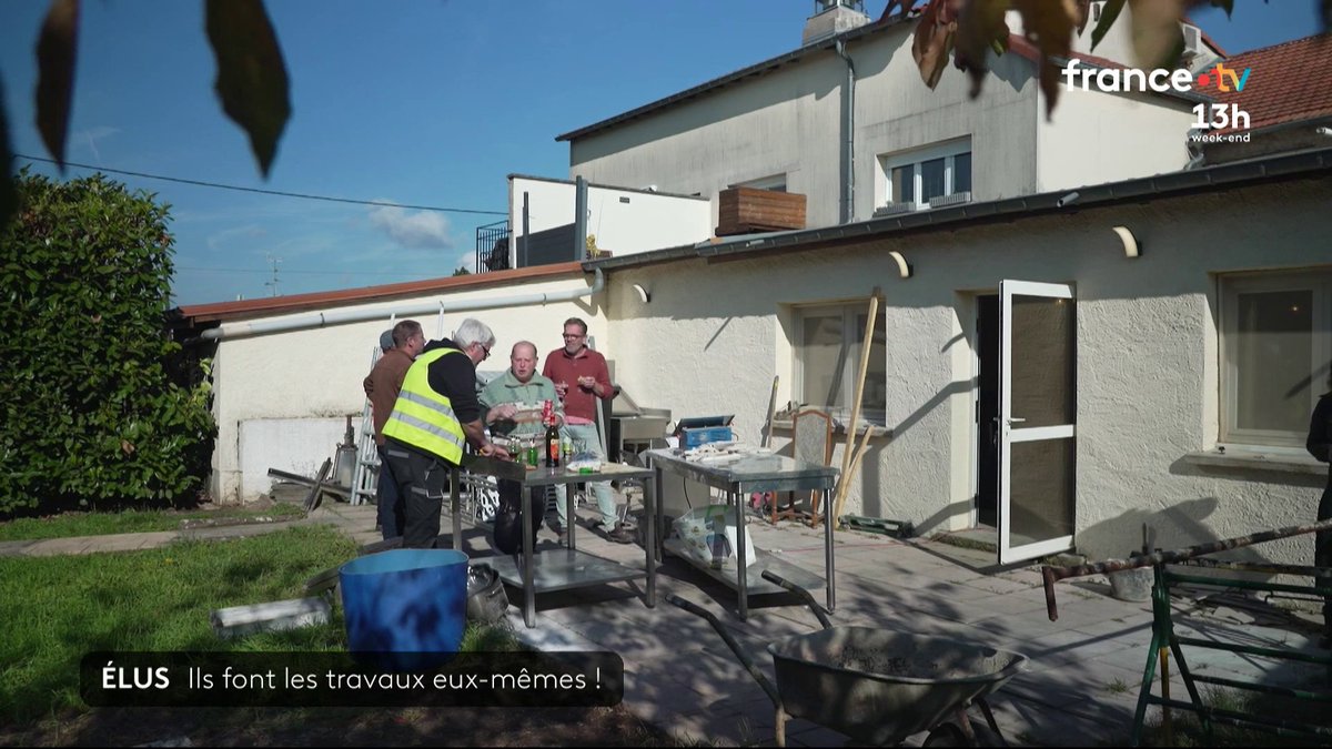 Pour réaliser des économies, les élus de la commune de Colligny-Maizery, en Moselle, ont fait le choix de se retrousser les manches. Ils se chargent eux-mêmes des travaux du restaurant du village, plutôt que de faire appel à des entreprises. #JT13h