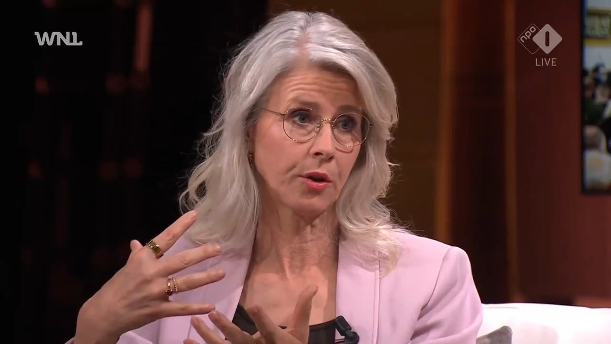 Vicepremier Mona Keijzer stelt dat in westerse samenlevingen de invloed van de islam steeds zichtbaarder wordt en verwijst daarbij naar DENK en een verkiezingsposter van GroenLinks-PvdA. "Het feit dat ik dit nu al hier bespreek, gaat ertoe leiden dat overal besproken wordt dat ik discrimineer, woorden als fascist worden mij dan toegebeten." #WNL