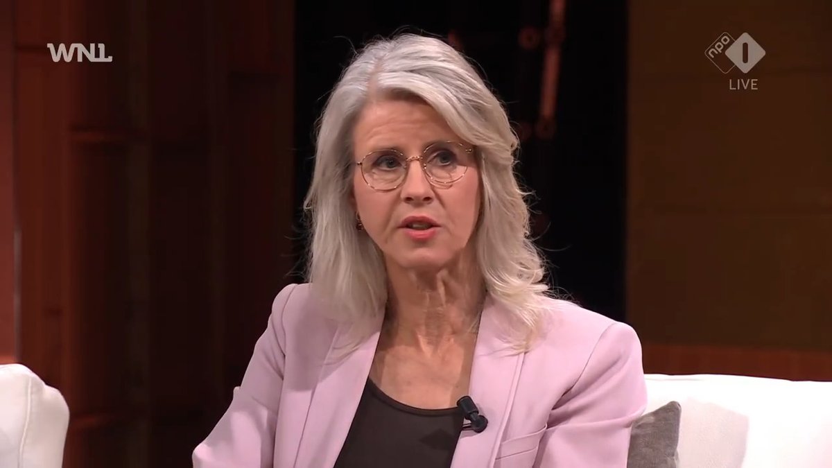 BBB-politica Mona Keijzer vindt dat de kritiek op Israël op een gegeven moment antisemitisch wordt. "Ik snap heel goed dat je je zorgen maakt over wat daar gebeurd is. Maar doen alsof de Israëlische staat voor apartheid en kolonialisme staat, dan gaat het over iets anders." #WNL