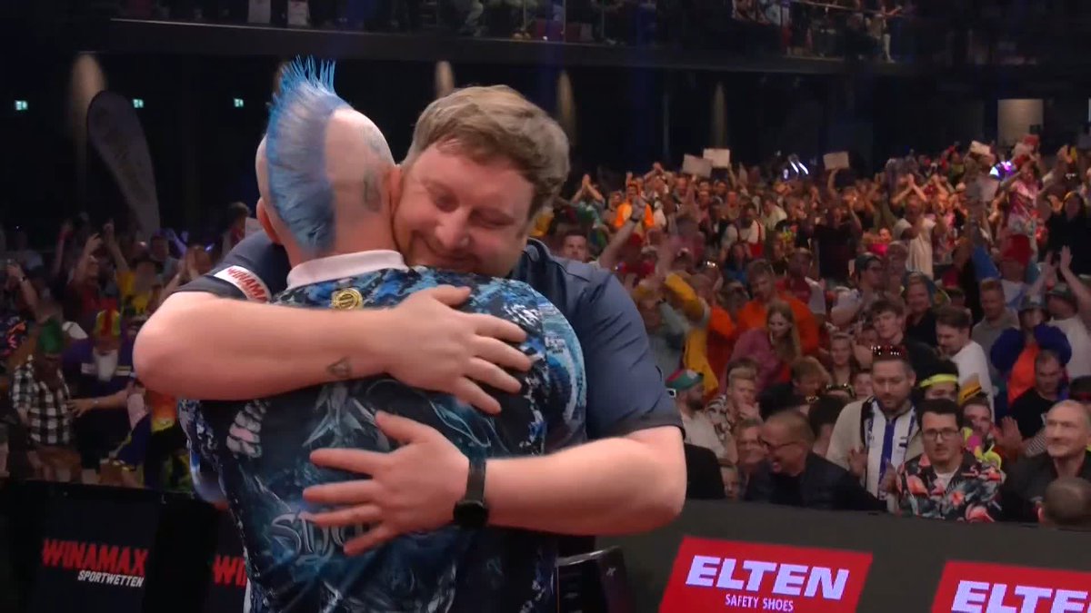 NEVER WRITE WRIGHT OFF! The defending champion here in Hildesheim will not be beaten! Peter Wright dispatches compatriot Cameron Menzies 6-4 and books his place in the final session once again! 📺 #ET14 | R3