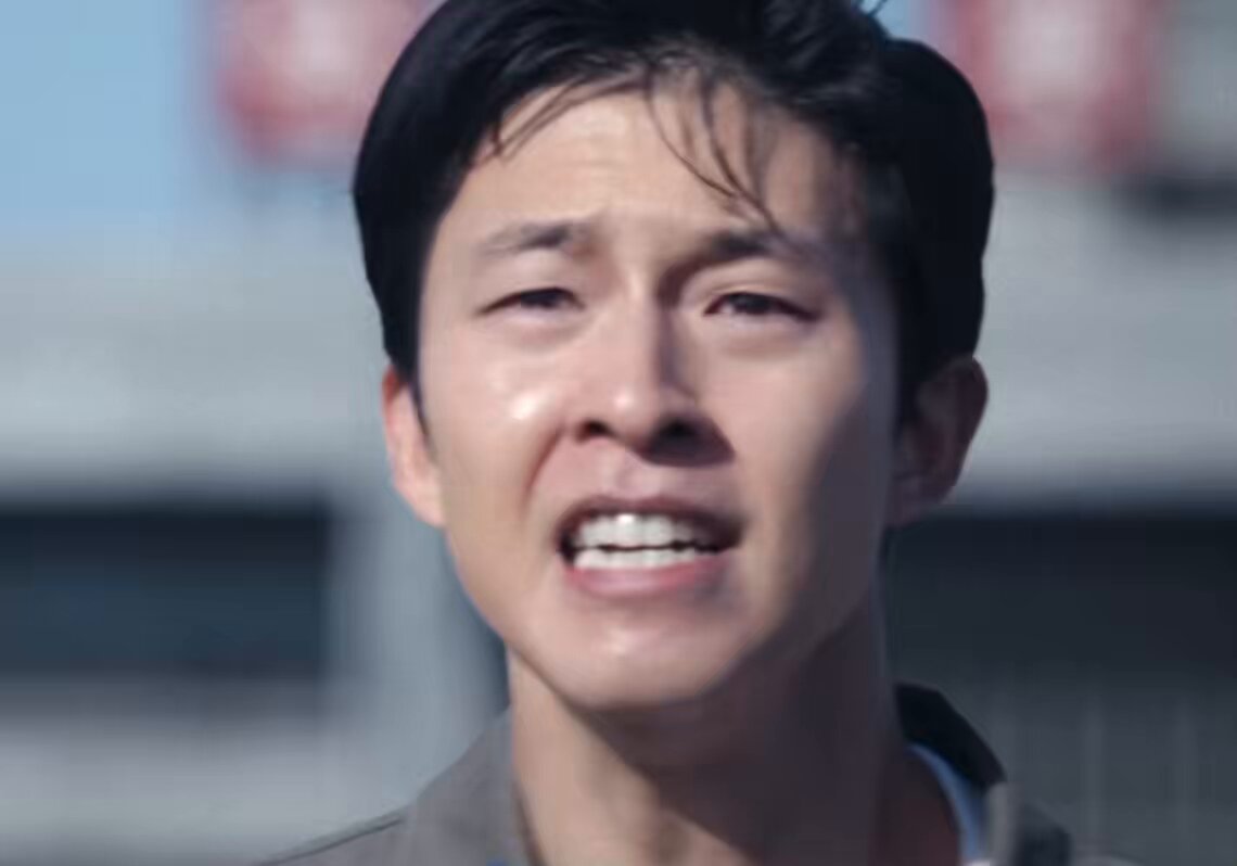 251018 <굿뉴스>의 밤 감독님께 고명이가 같은 곳에서 똑같이 넘어지는 장면에 대해서 여쭤봤는데 본인이 모래라도 뿌려놓으라는 곳에서 똑같이 본인의 의지로 넘어지길 바랬다