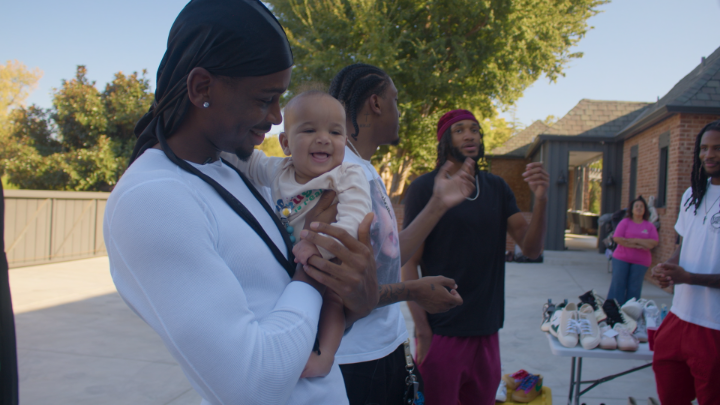 Shai Gilgeous-Alexander inviting his OKC teammates over to the crib to give away some of his clothes and help make space in his closet 😂 MVP on and off the court 🌟 Starting 5 Season 2 is now playing.