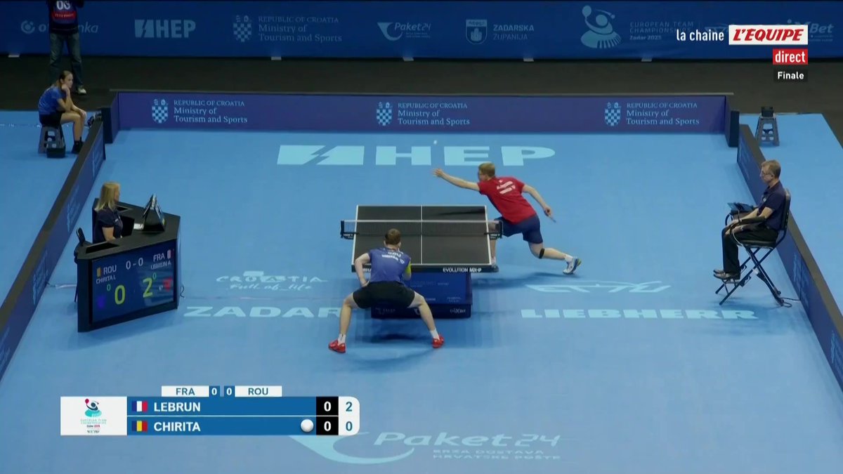 C’est parti pour la finale de l’Euro par équipes ! La France affronte la Roumanie pour le titre Alexis Lebrun est le premier à entrer en lice et signe déjà un incroyable point ! #lequipeTTABLE Suivez la finale en direct sur la chaine L’Equipe ➡️