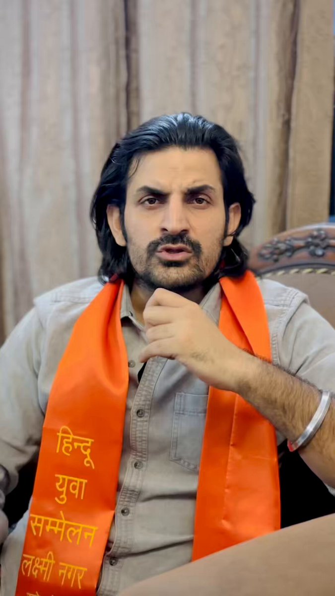जावरा, मध्य प्रदेश: तोहित अंसारी (45), जो एक हिंदू परिवार का पुराना मित्र था, ने उसी परिवार की एक नाबालिग हिंदू लड़की के साथ कई बार दुष्कर्म किया, जिसके कारण वह गर्भवती हो गई। पीड़िता ने खुलासा किया कि तोहित उसे फोन करके अपने गेस्ट हाउस पर बुलाता था और घर पर किसी को बताने पर जान से मारने की धमकी देता था, साथ ही बार-बार उसका यौन शोषण करता था। पुलिस ने गर्भावस्था की पुष्टि कर दी है और अंसारी को गिरफ्तार कर लिया है। #jawara #madhyapradesh