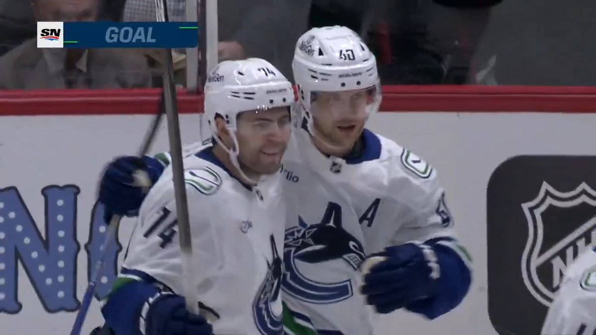 59 SECONDS IN! ⏰ Elias Pettersson's first of the season puts the Vancouver Canucks up 1-0 early!