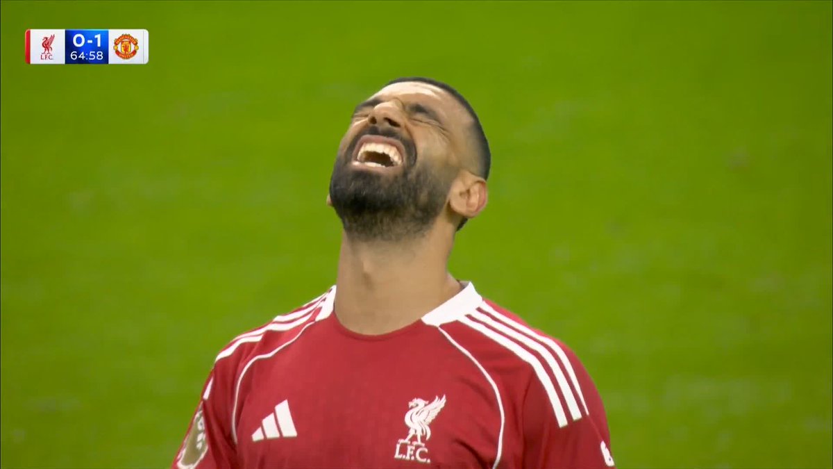 Mo Salah passes up a big opportunity to level the scoring! 😳