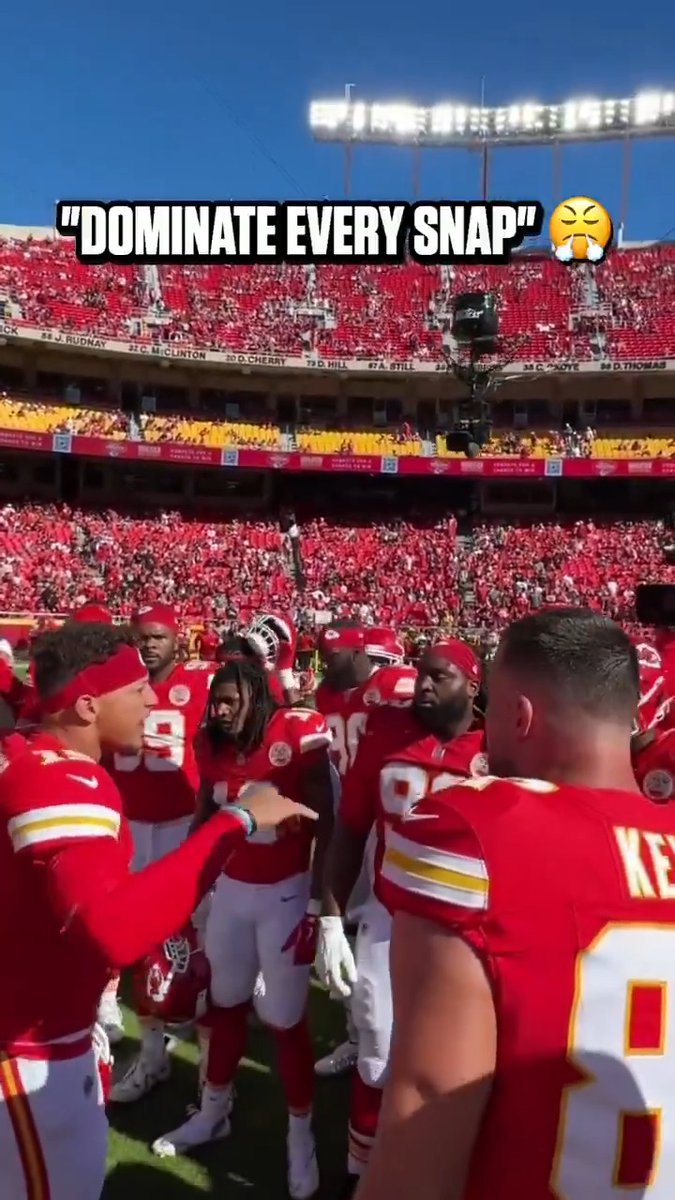 .Patrick Mahomes II getting the guys hyped up 🗣️ LVvsKC on CBS/Paramount+