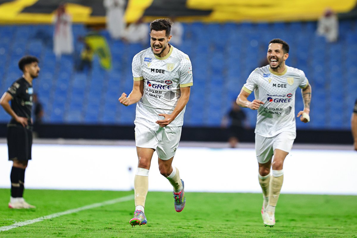 ثلاث تمريرات داخل الصندوق أعلنت الهدف السادس للذئاب 🐺💫 #دوري_روشن_السعودي | #للجماهير
