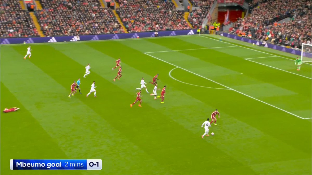"Virgil van Dijk has got maybe a two-yard start on Mbeumo but he doesn't sprint back!" Jamie Redknapp and Roy Keane analyse Manchester United's first goal 🔍