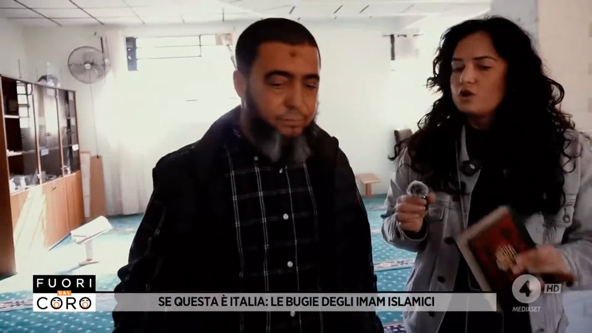 L'imam che predica l'odio quando non sa di essere ripreso e poi nega tutto davanti alle telecamere. Il servizio completo di Serena Pizzi a #Fuoridalcoro è su Mediaset Infinity