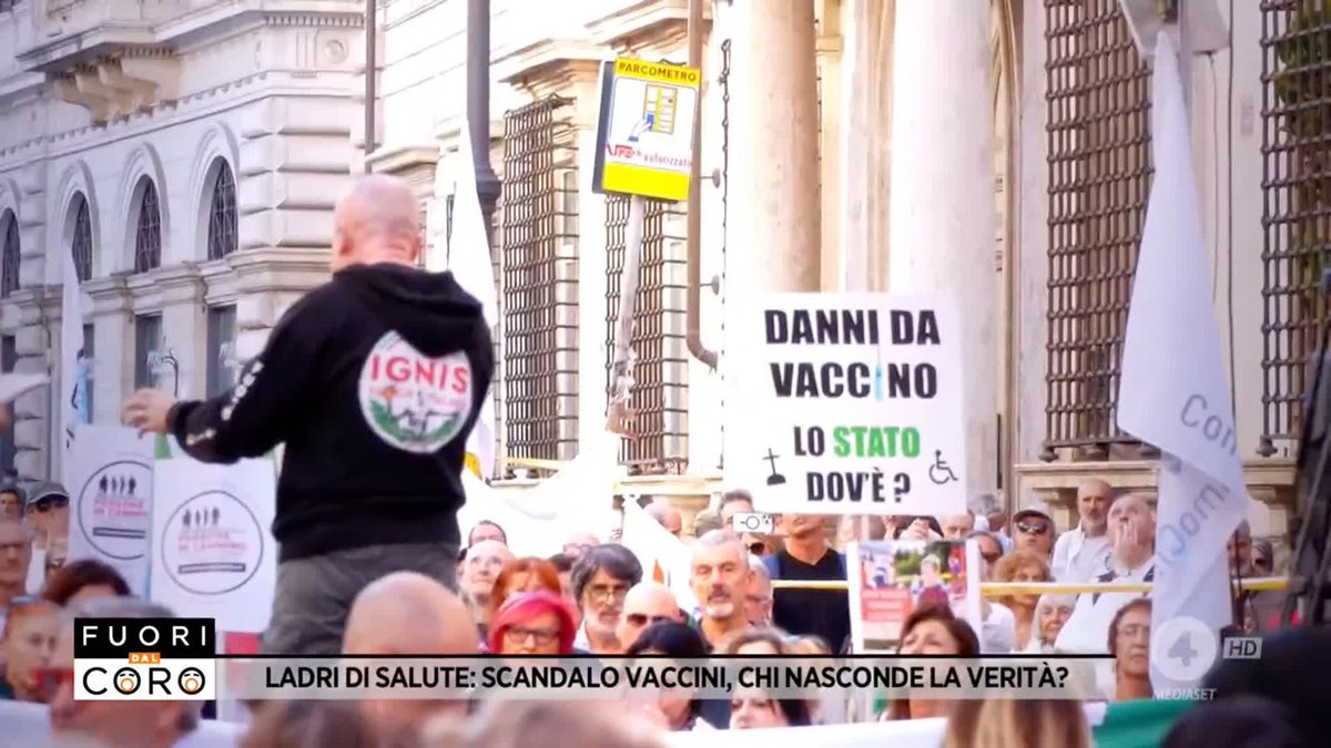 Le persone danneggiate dal vaccino contro il covid e abbandonate sono scese in piazza a Roma per chiedere verità e giustizia. Il servizio di Raffaella Regoli a #Fuoridalcoro