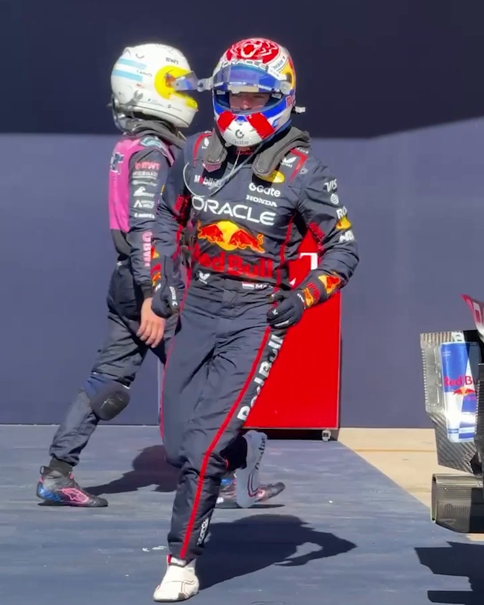 Max Verstappen celebrating the US Grand Prix win with his team ❤️