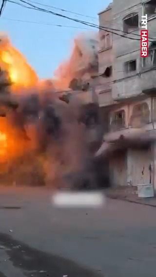 🔴 İsrail, Gazze'de bir evi bombaladı.