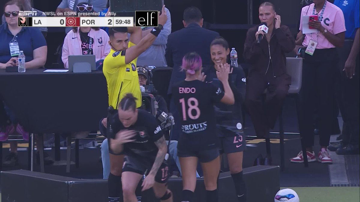 For the last time at home, Christen Press steps onto the field. 💕